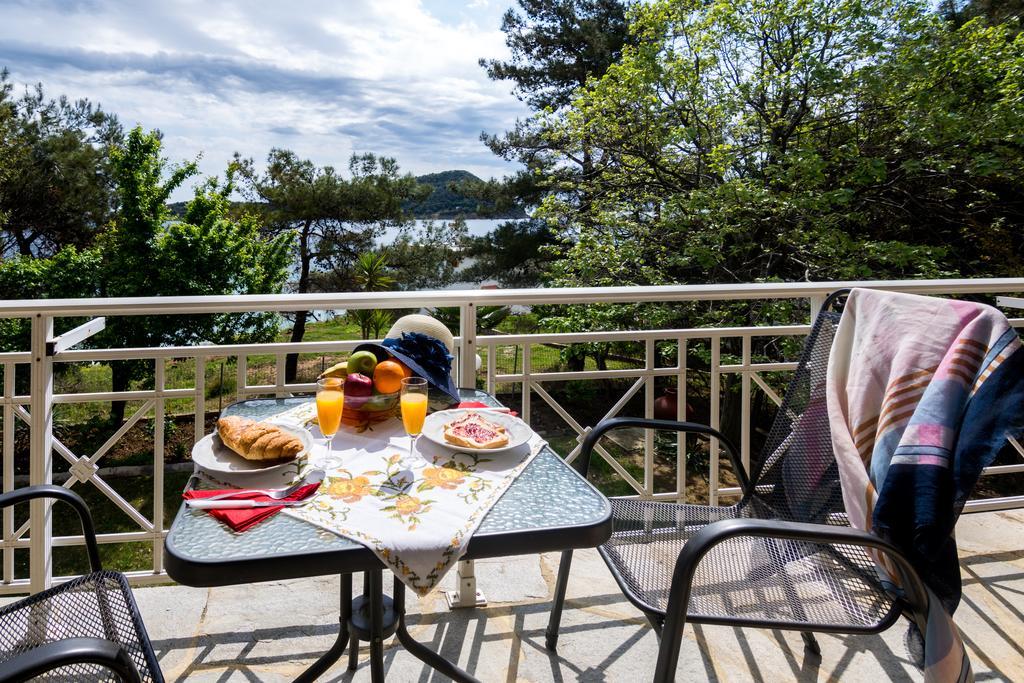 Pension Giannis Αdults Only Койнира Екстериор снимка