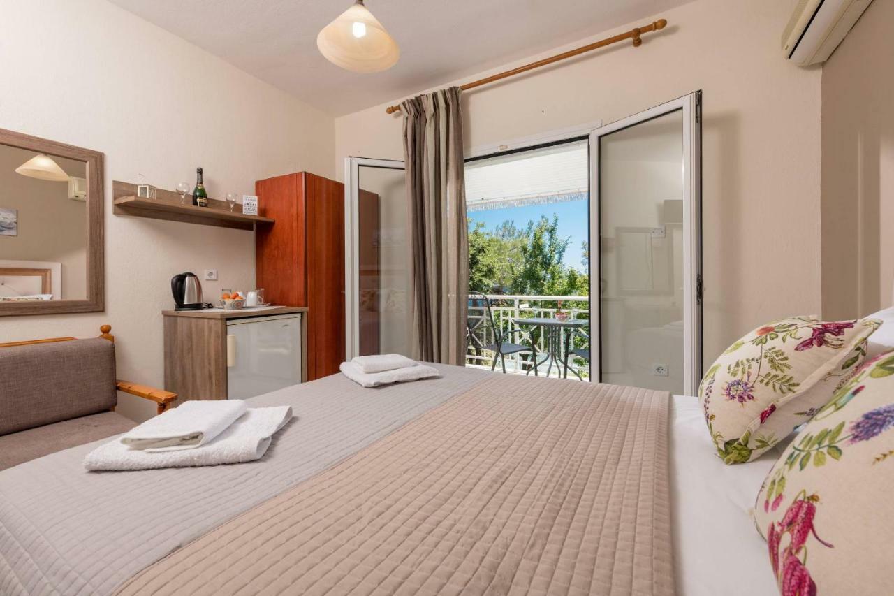 Pension Giannis Αdults Only Койнира Екстериор снимка